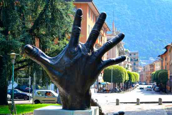 A Big Hand for Lake Como